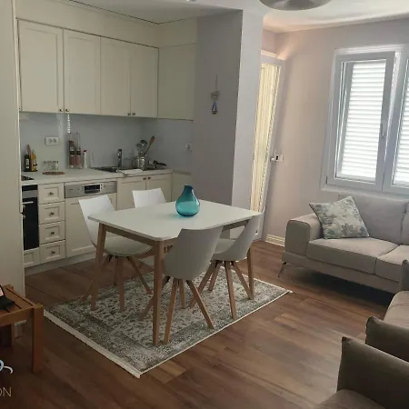 La Maison - Your For 4 Seasons Appartamento Golem (Tirana)