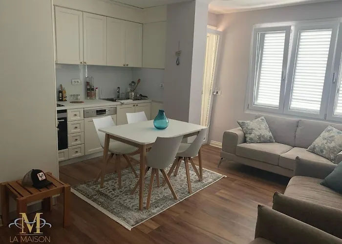 La Maison - Your For 4 Seasons Διαμέρισμα Golem (Tirana)